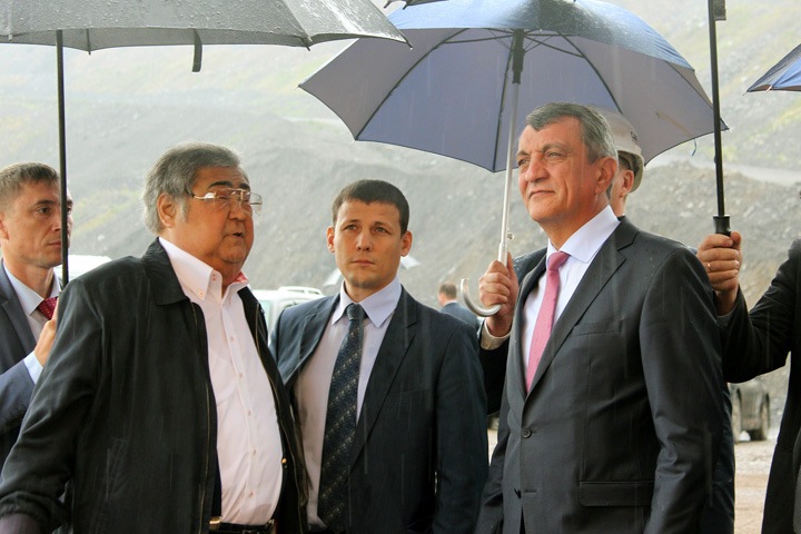 Тулеев пожелал Кузбассу оказаться в башенных кранах