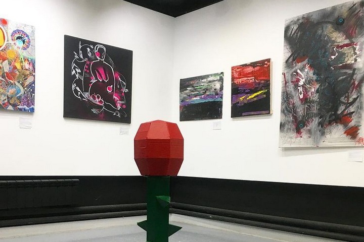 Связанную с мэрией Новосибирска галерею обвинили в цензурировании работ фем-активисток