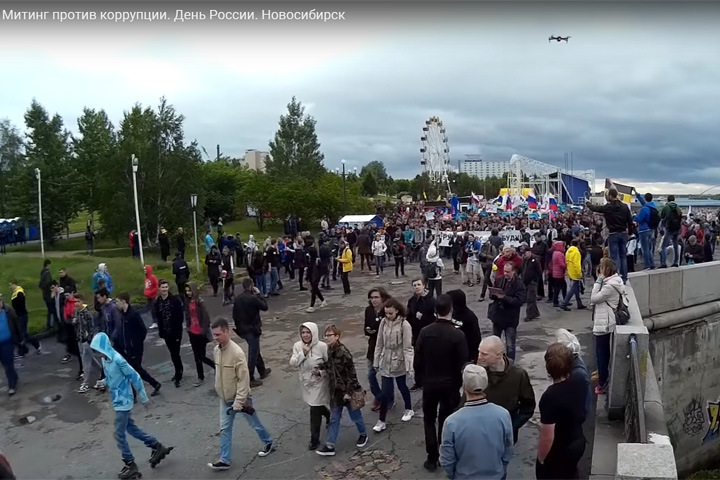 Дело завели на новосибирца с квадрокоптером за съемку митинга против коррупции
