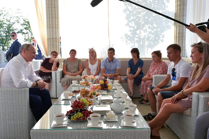 Путин пошутил о пожарах перед пострадавшими от наводнения сибиряками