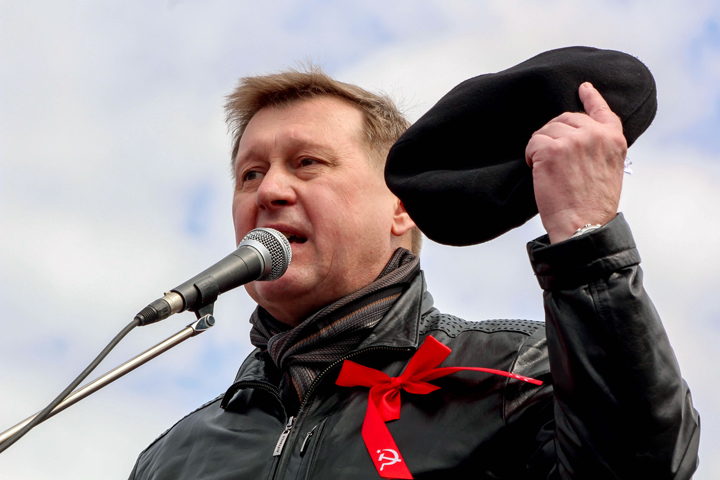 Локоть попросил не материться на концерте «Ленинграда» в Новосибирске