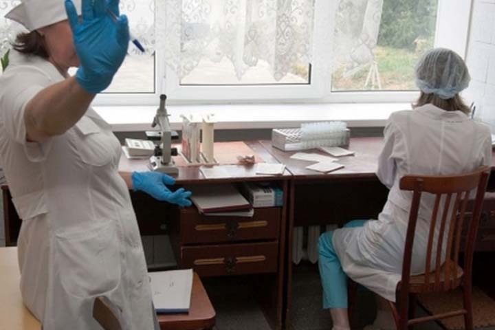 Прокуратура Иркутской области нашла нарушения при выдаче зарплат медперсоналу