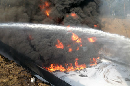 Сутки продолжается пожар на нефтебазе под Ангарском, есть пострадавшие