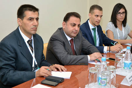 Губернатор позвал сирийскую молодежь учить русский в Омске Губернатор позвал сирийскую молодежь учить русский в Омске