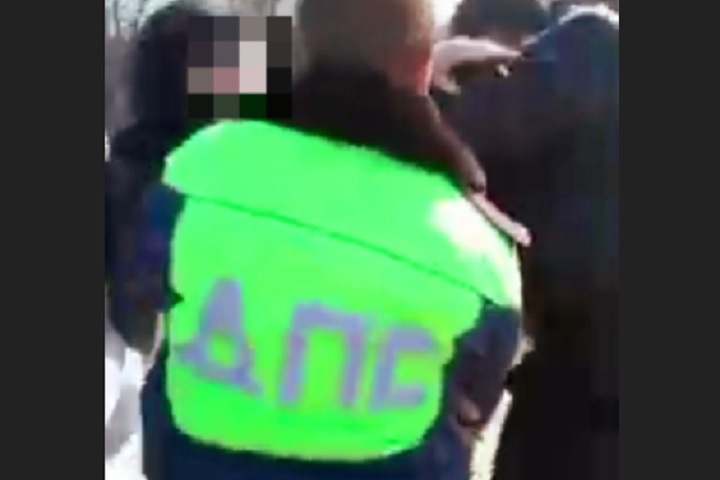 Водитель и его подруга подозреваются в нападении на сотрудников ГИБДД в селе под Новосибирском Водитель и его подруга подозреваются в нападении на сотрудников ГИБДД в селе под Новосибирском