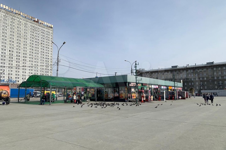 Связанный с семьей вице-спикера горсовета Новосибирска девелопер продает павильон на привокзальной площади