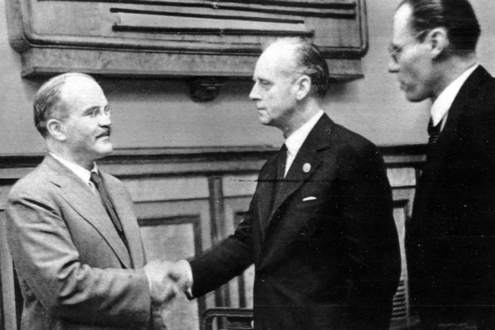 «Эхо Москвы» в Новосибирске: «Дилетантские чтения» о разделе Европы при Сталине и Гитлере «Эхо Москвы» в Новосибирске: «Дилетантские чтения» о разделе Европы при Сталине и Гитлере