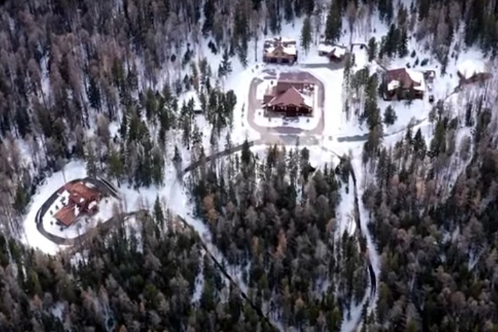 Элитный комплекс построили под Кызылом без выделения земли. Рассказавшая об этом журналистка заявила о давлении