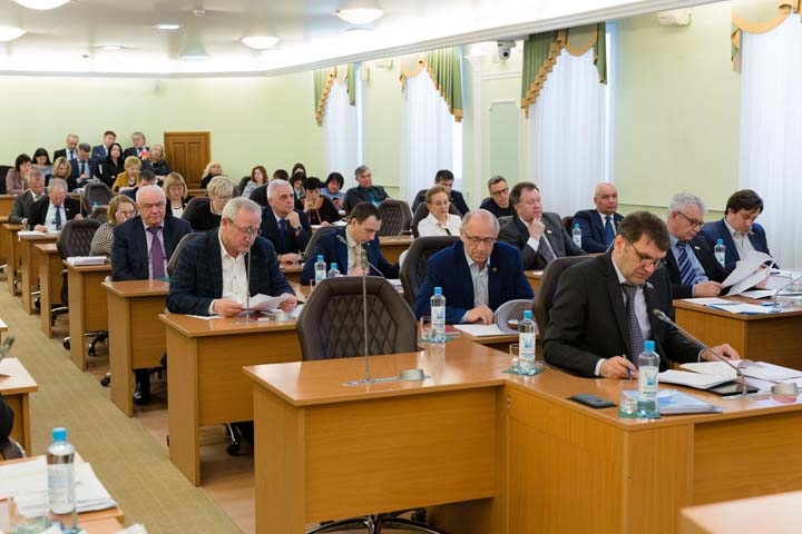 Томские депутаты нашли деньги на зарплаты и благоустройство дворов Томские депутаты нашли деньги на зарплаты и благоустройство дворов