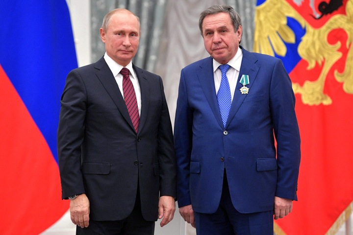 Путин наградил уволенных сибирских губернаторов Путин наградил уволенных сибирских губернаторов