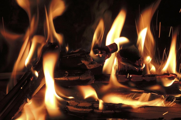 Жителя Алтайского края обвинили в попытке сжечь подругу и ребенка в гараже Жителя Алтайского края обвинили в попытке сжечь подругу и ребенка в гараже