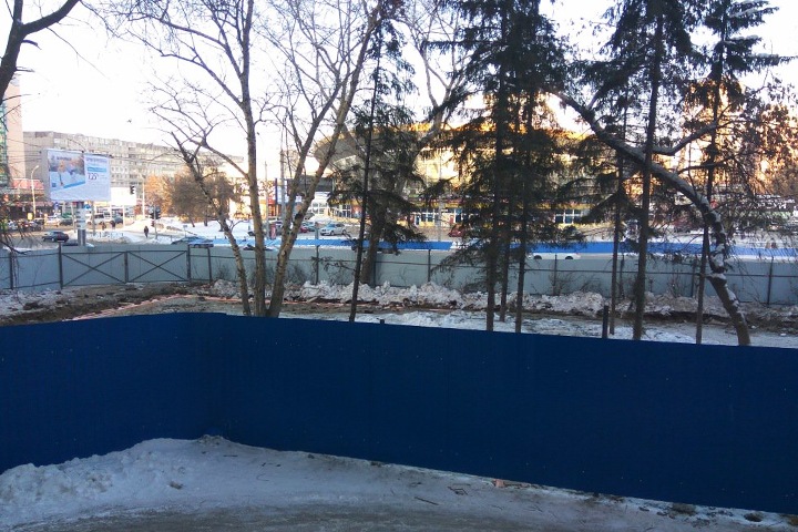 Мэрия подаст в суд на застройщика за вырубку сквера в Новосибирске Мэрия подаст в суд на застройщика за вырубку сквера в Новосибирске