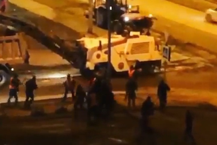 Дорожные рабочие подрались с пьяной компанией в Новосибирске Дорожные рабочие подрались с пьяной компанией в Новосибирске