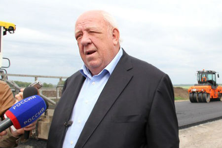 Тулеев принял отставку своего первого заместителя Валентина Мазикина