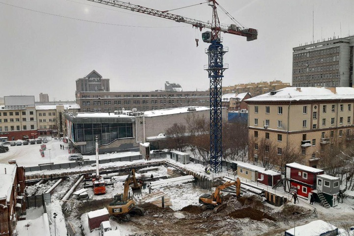 Связанные с Дерипаской и Карелиным компании оспорили торги по участку в центре Новосибирска Связанные с Дерипаской и Карелиным компании оспорили торги по участку в центре Новосибирска