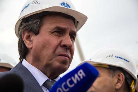 Врио новосибирского губернатора собрал подписи для участия в выборах