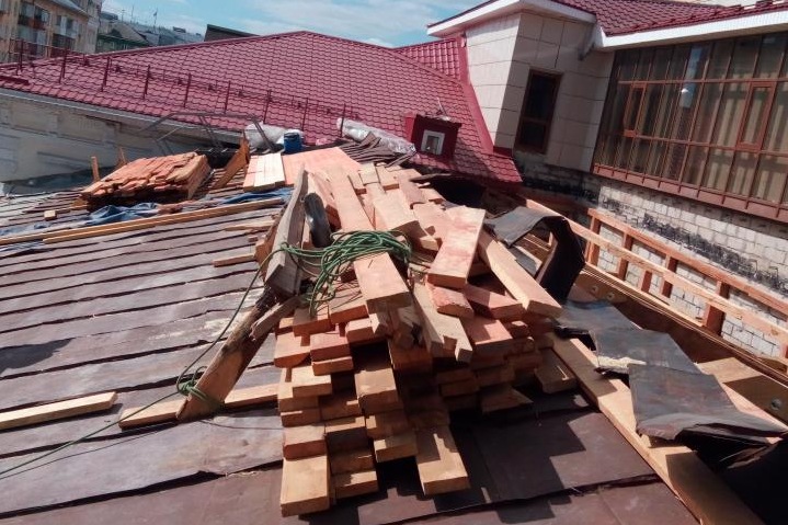 Демонтаж старо кровли. Особенности процесса