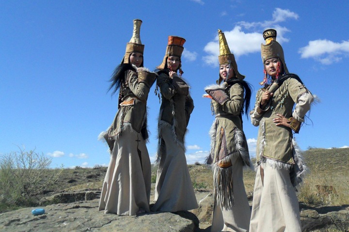 Кара-оол анонсировал выход во Франции парфюма с запахом Тувы