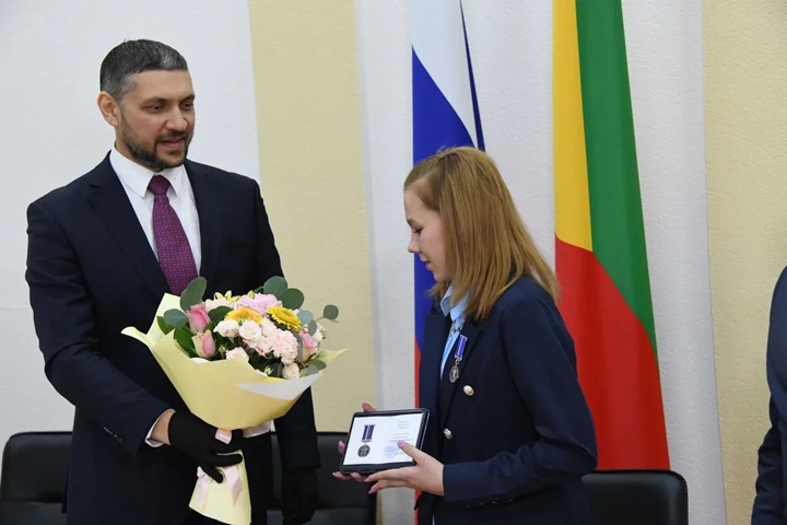Пикет из-за полета губернатора Забайкалья на рейсовом самолете без пассажиров пройдет в Чите Пикет из-за полета губернатора Забайкалья на рейсовом самолете без пассажиров пройдет в Чите