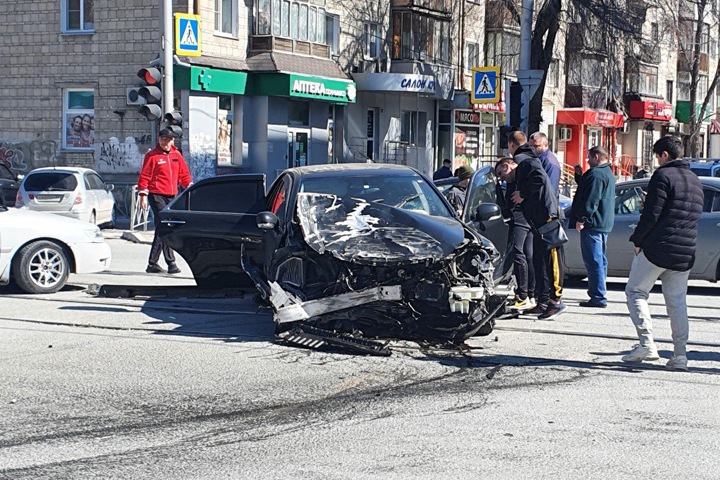 Тройная авария заблокировала трамваи в центре левобережья Новосибирска