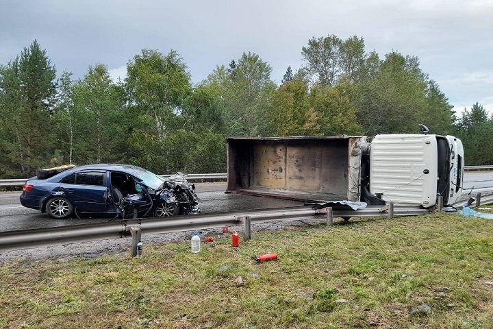 Две женщины погибли в ДТП с грузовиком в Красноярском крае Две женщины погибли в ДТП с грузовиком в Красноярском крае