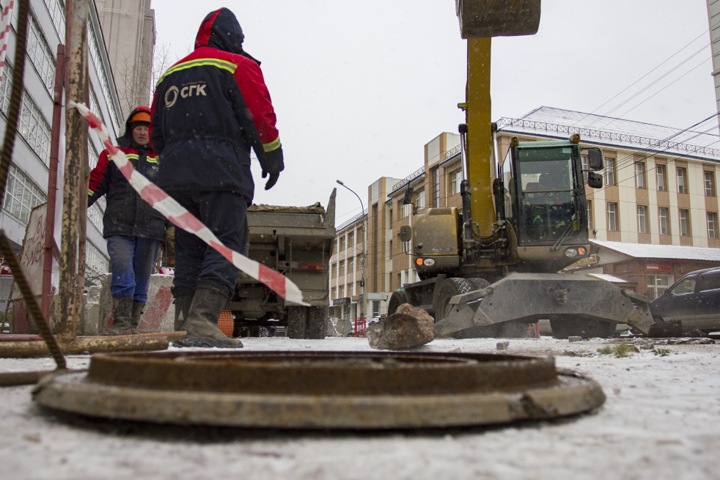 Новосибирцы стали чаще воровать крышки с люков. Это создает угрозу для пешеходов и водителей