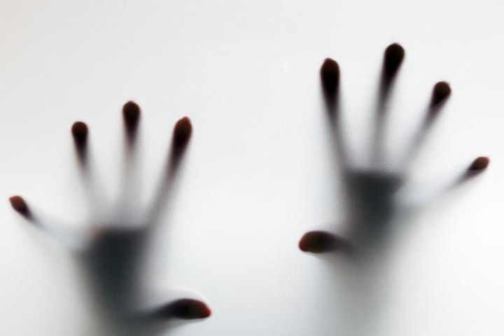 Красноярских школьниц через соцсети склоняют к самоубийству