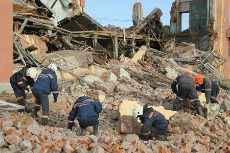 Рухнувшее здание новосибирского жиркомбината должны были начать сносить 11 апреля Рухнувшее здание новосибирского жиркомбината должны были начать сносить 11 апреля