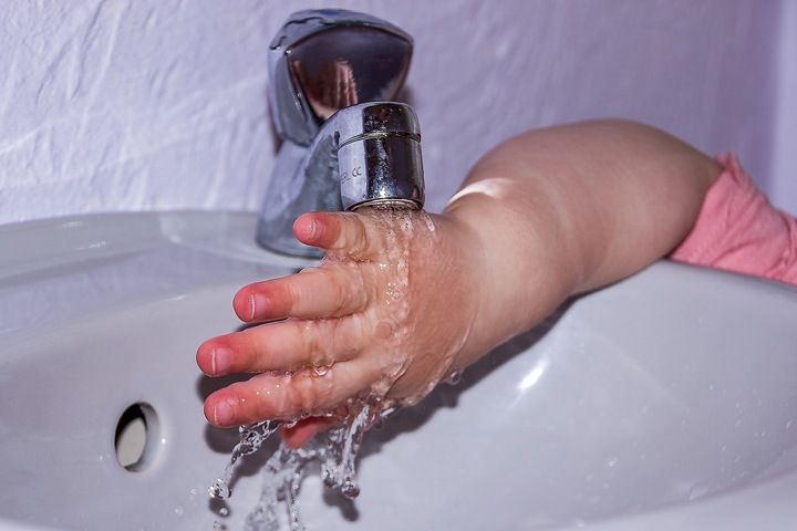 Число отравившихся водопроводной водой в Красноярске растет