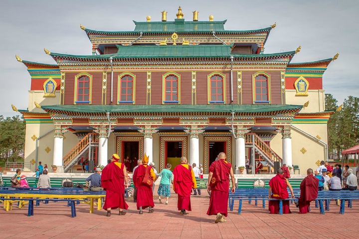 Забайкальский лама призвал не паниковать из-за коронавируса и молиться