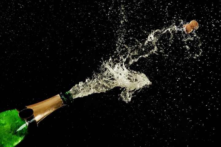 Новосибирская компания заплатит 1 млн рублей за бутылку шампанского для приставов Новосибирская компания заплатит 1 млн рублей за бутылку шампанского для приставов