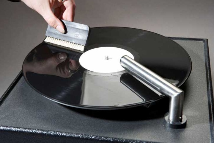 Как правильно прослушивать виниловые пластинки Как правильно прослушивать виниловые пластинки