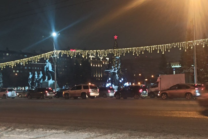 Километровые пробки сковали Новосибирск Километровые пробки сковали Новосибирск