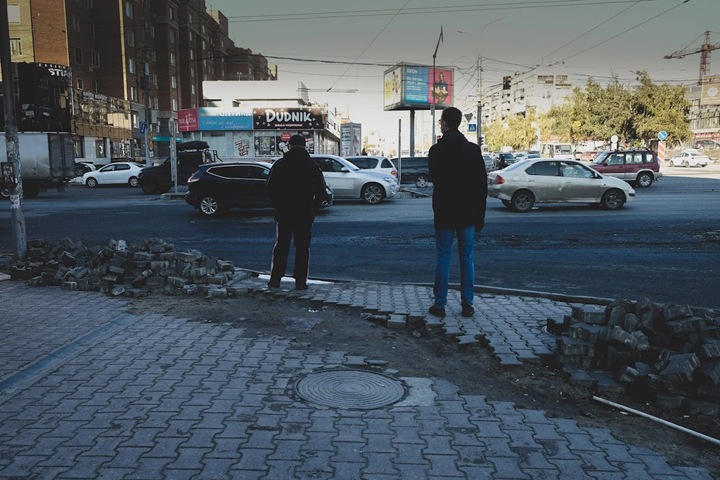 «Городские проекты» поддержали выделенные полосы в Новосибирске и предложили расширить платные парковки