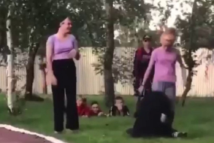 Подростки избили девочку в Иркутской области Подростки избили девочку в Иркутской области