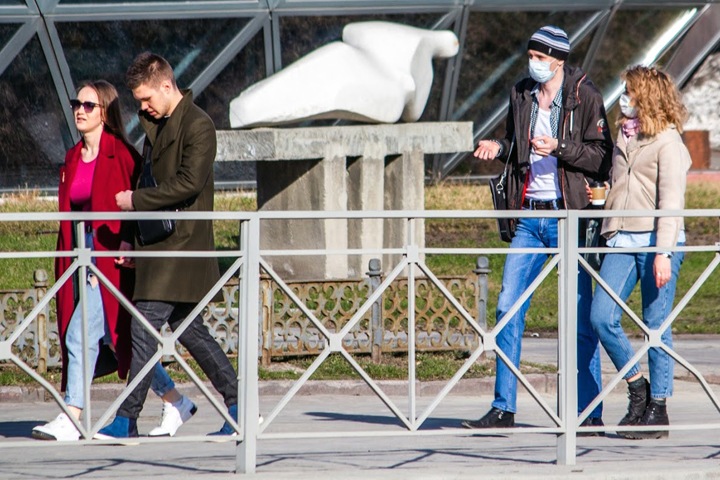 Большинство заболевших коронавирусом новосибирцев — безработные и медики