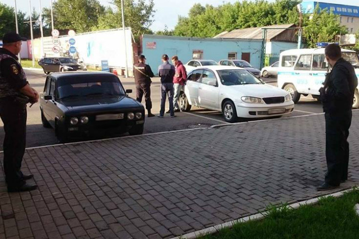 Главу барнаульского штаба Навального порезали у администрации