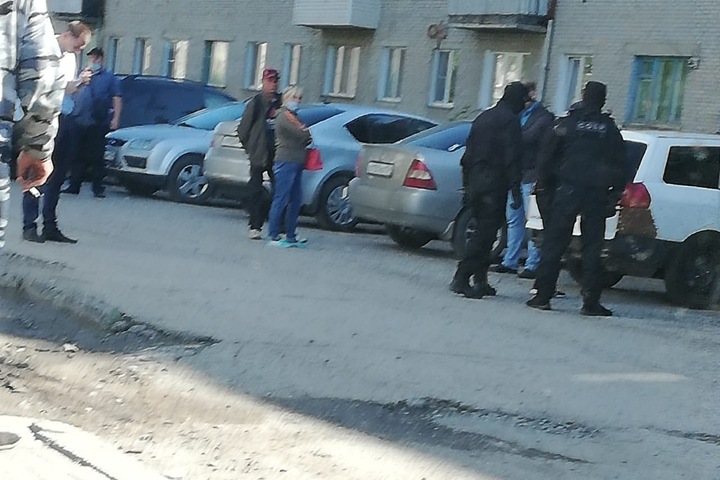 Уличившего новосибирского начальника ГИБДД в пьяном ДТП водителя задержал спецназ Уличившего новосибирского начальника ГИБДД в пьяном ДТП водителя задержал спецназ