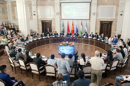 Новосибирских чиновников обяжут оповещать губернатора о взятках