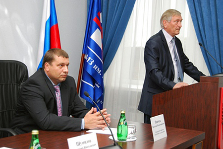 Городецкий наградит Шумилова за патриотическое воспитание Городецкий наградит Шумилова за патриотическое воспитание