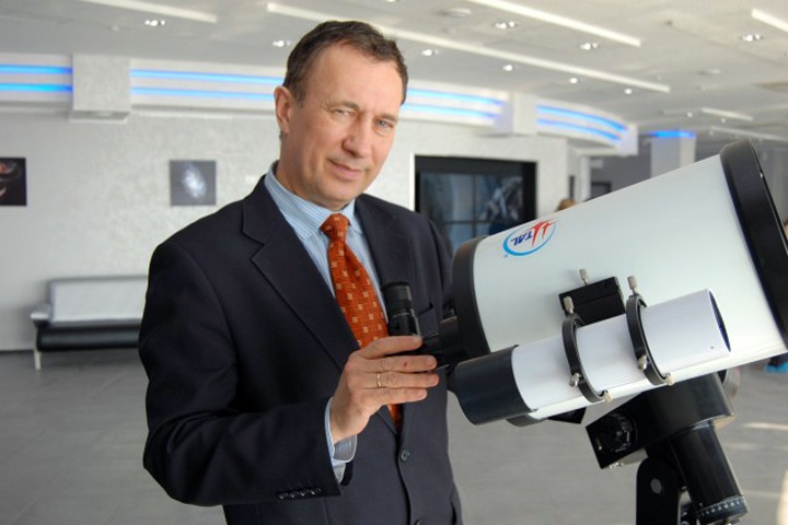 Более 3,5 тыс. человек потребовали выпустить из СИЗО главу новосибирского планетария