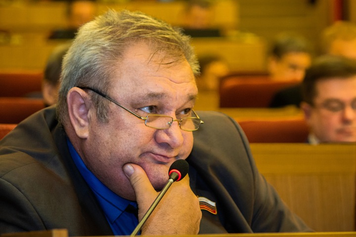 Новосибирский депутат попросил правительство обеспечить врачей на селе квартирами