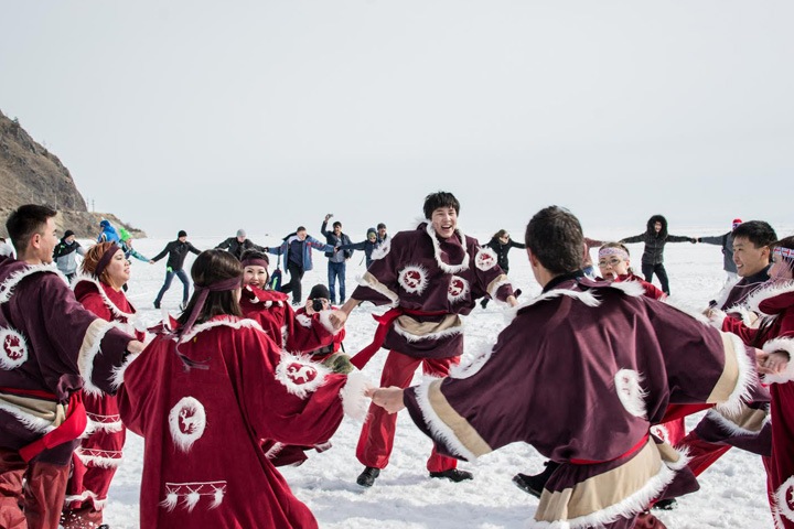 Две сотни человек совершат ледовый переход через Байкал Две сотни человек совершат ледовый переход через Байкал