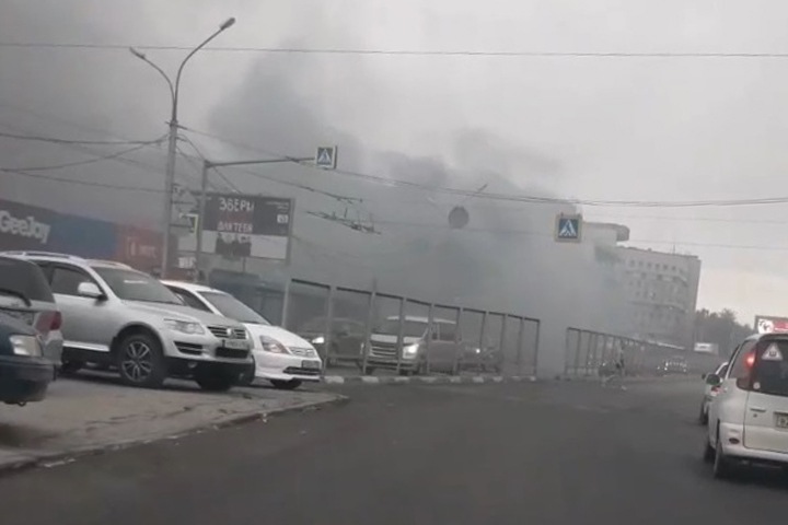 Киоск с парикмахерской сгорел на площади Маркса в Новосибирске Киоск с парикмахерской сгорел на площади Маркса в Новосибирске