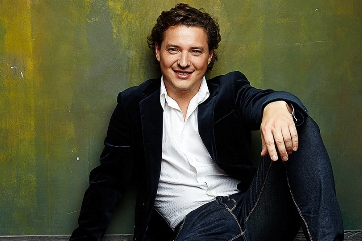 Певец Дмитрий Корчак стал главным приглашенным дирижером в Новосибирской опере