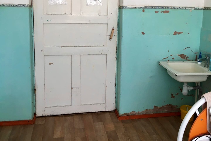 Пациенты переделанной под коронавирус барнаульской больницы пожаловались на тараканов и старую проводку Пациенты переделанной под коронавирус барнаульской больницы пожаловались на тараканов и старую проводку