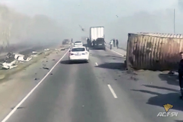 Массовая авария произошла на задымленной трассе под Новосибирском