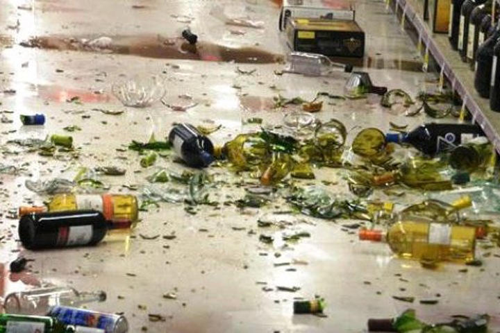 Житель Кузбасса разгромил магазин, расстроившись, что разбил купленный алкоголь