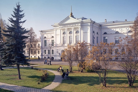 Студент из Иркутска выбросился из окна общежития томского госуниверситета