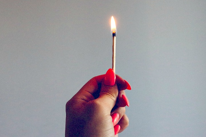 «Педагог тушила спички о детей»: СК проверяет сообщения об истязании детей в Новосибирске